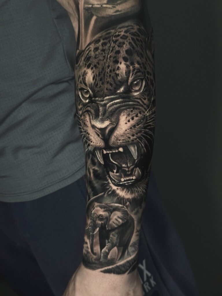 Tatuagem autoral em realismo preto e cinza